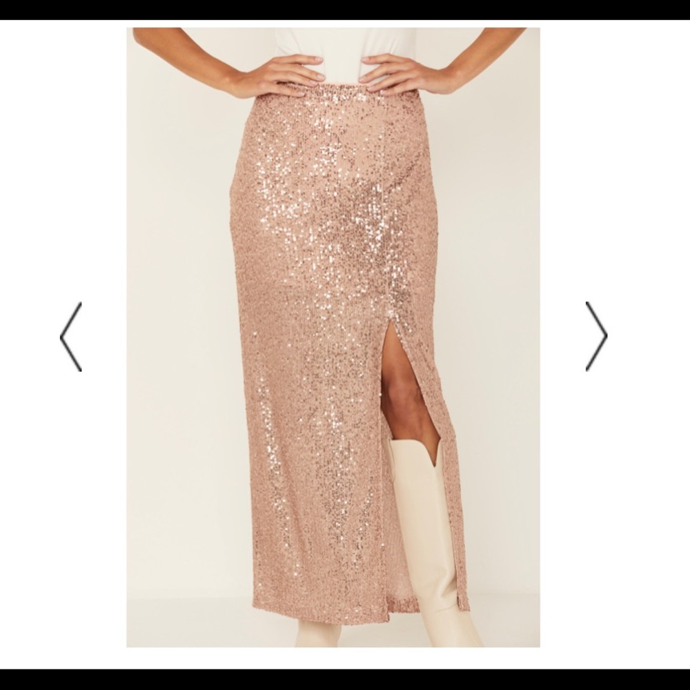 Free people Pink Champaign slit skirt. Fabric: Lightweight sequin mesh